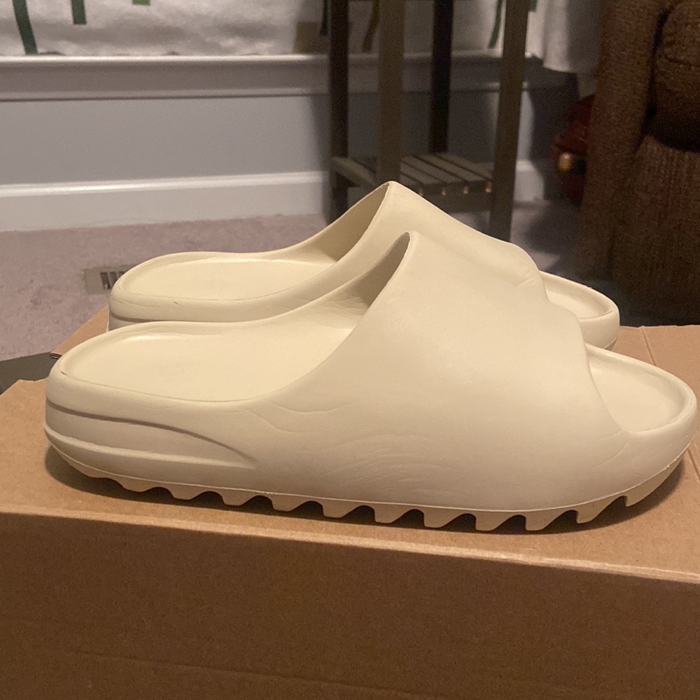 Yeezy Slides Pure